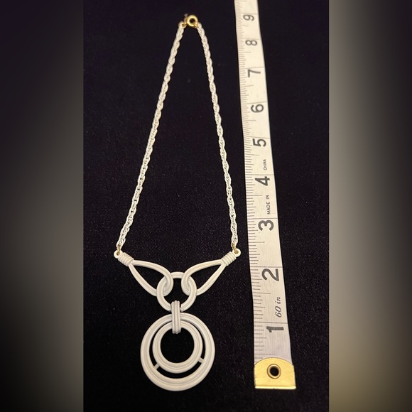 CROWN TRIFARI Vintage White Painted Metal Artistic Necklace - Picture 1 of 3